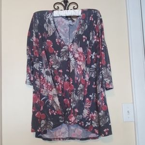 Cute faded gray floral top